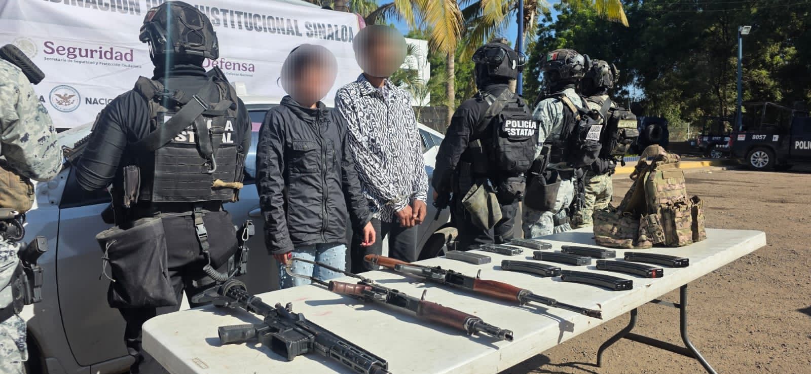 Detienen a una pareja con armas de fuego y vehículos robados en La Tomatera, Navolato