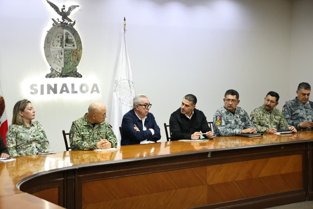 El gobernador Rubén Rocha presidió junto al Secretario de Seguridad Omar García Harfuch, la reunión de la Mesa de Construcción de Paz en Sinaloa