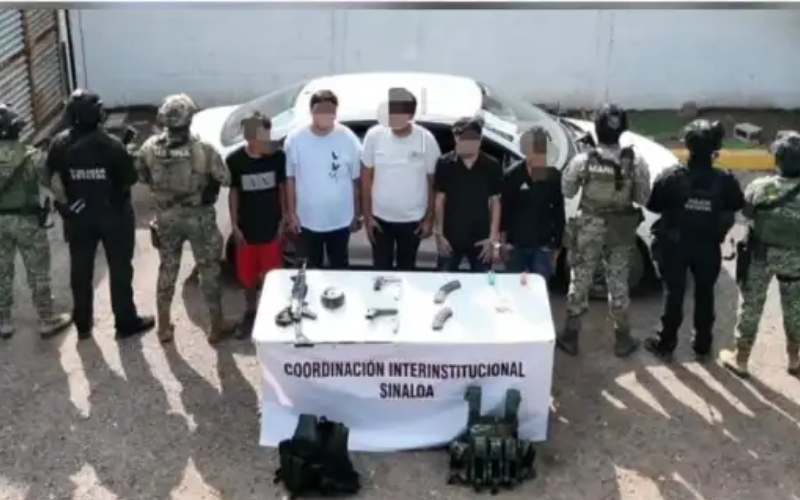 Detienen a cinco en Aguaruto; aseguran fusil AK-47, pistolas, cartuchos y un Kia