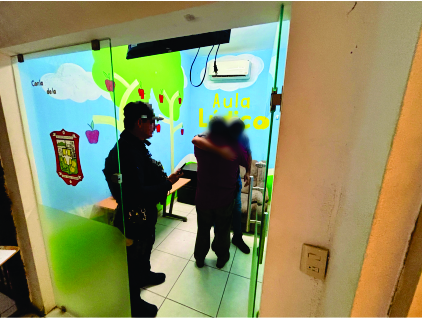 Joven deposita 15 mil pesos tras ser llevado por extorsionadores
