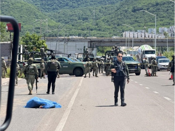 Lanzan a un hombre de un vehículo y lo asesinan en La Costerita