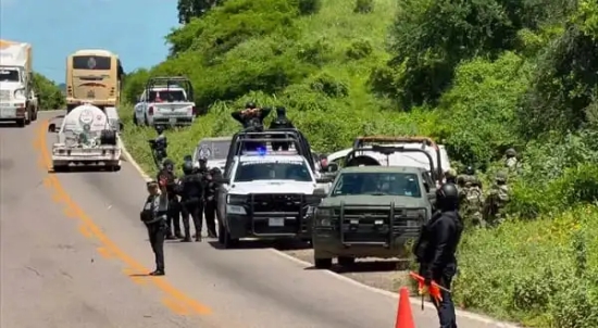 Localizan a mujer sin vida y con huellas de violencia junto a la carretera Mazatlán-Culiacán