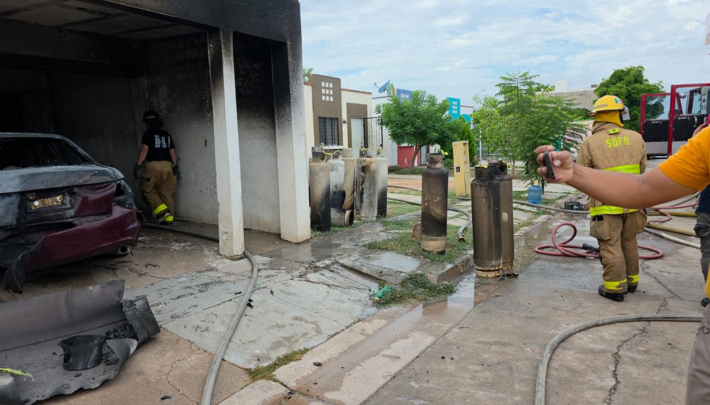 Explosión de cilindros de gas deja a una pareja con quemaduras en Guamúchil