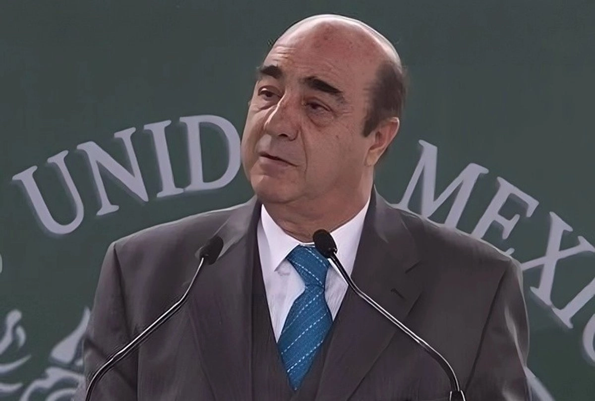 Ex procurador Murillo Karam, hospitalizado en CDMX por derrame cerebral