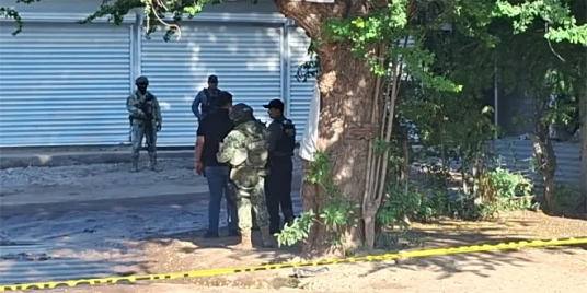 Asesinan a balazos a una mujer dentro de un abarrote en la colonia 5 de Febrero, en Culiacán