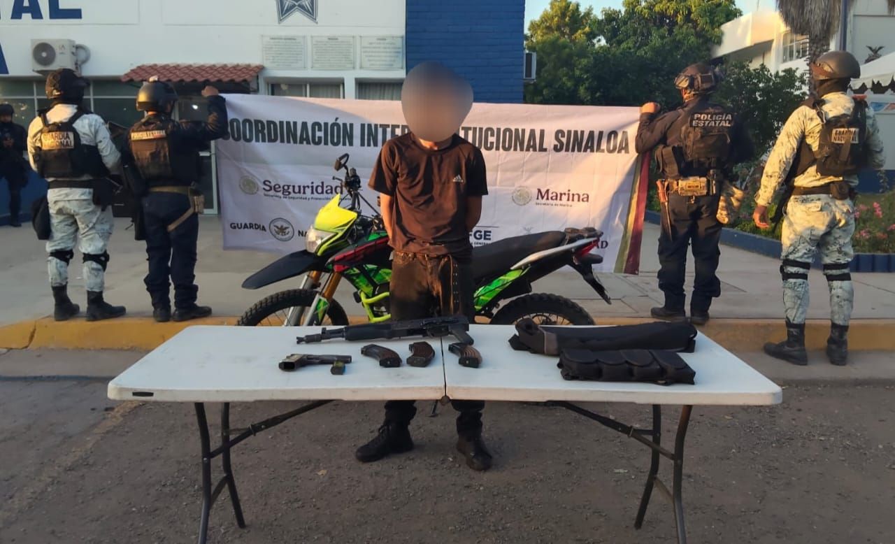 Detienen a un presunto delincuente con arsenal en Lomas de Rodriguera
