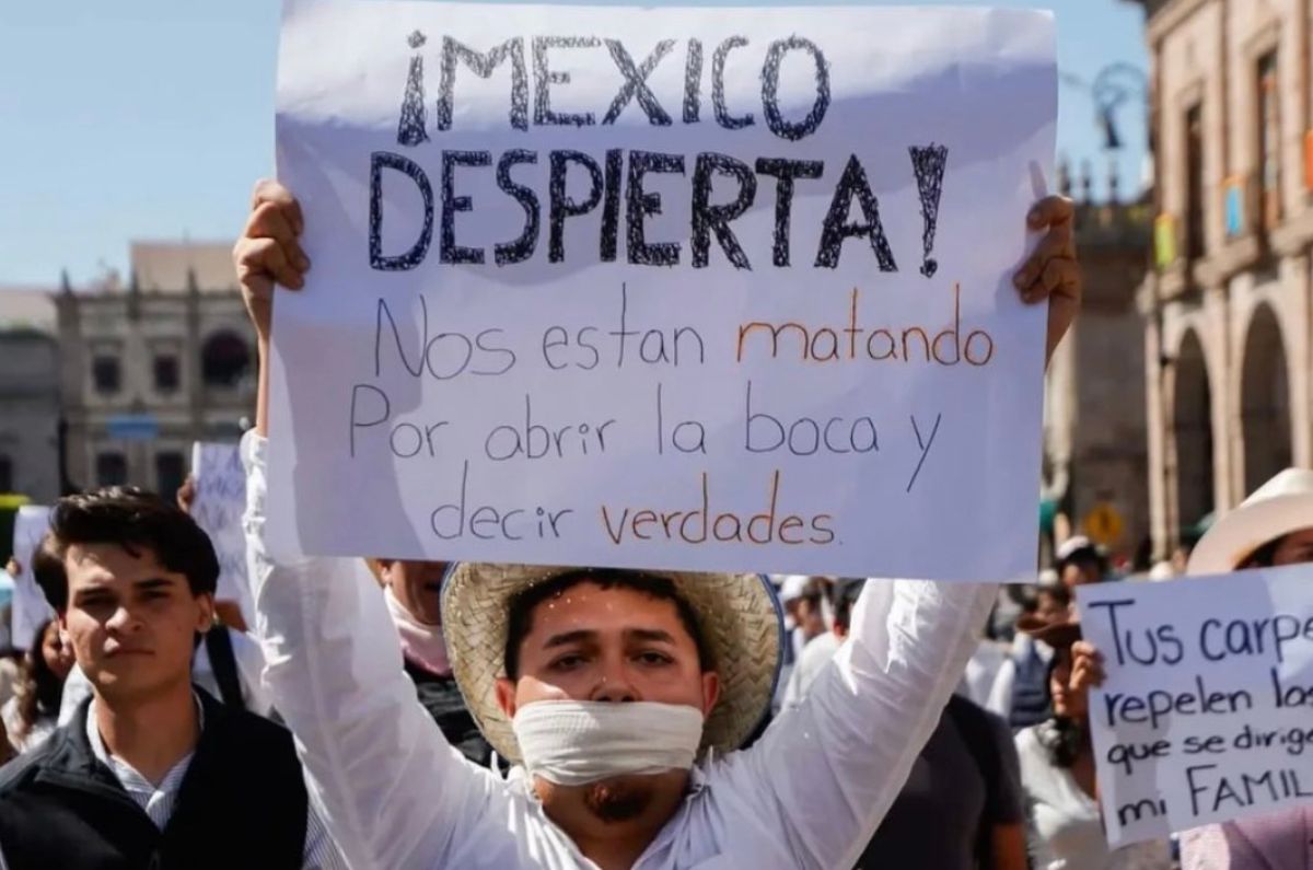 ¡ESCONDIDA EN SU BURBUJA! Presidente Claudia Sheinbaum Huye a Campeche para Ocultarse de Mega-Marchas que le Gritan: ¡RENUNCIA YA!