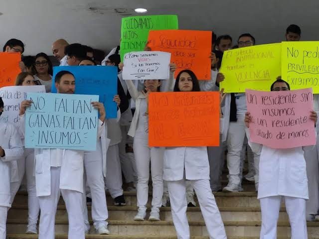 Rocío Nahle llama “show mediático” a protesta de médicos mientras pacientes denuncian falta de medicamentos en Veracruz