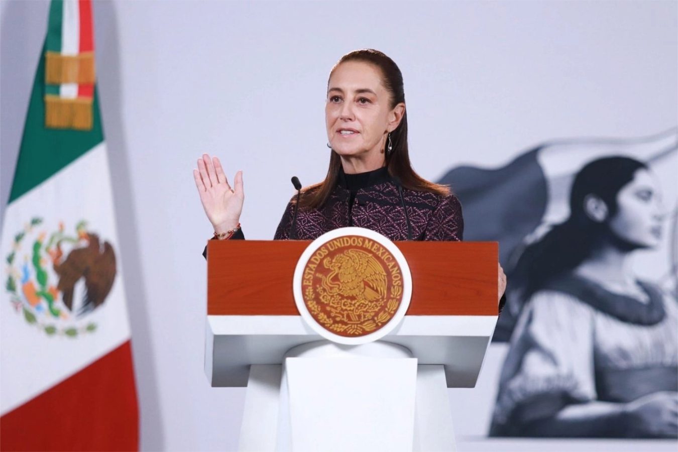Sheinbaum firma decreto sobre doble nacionalidad