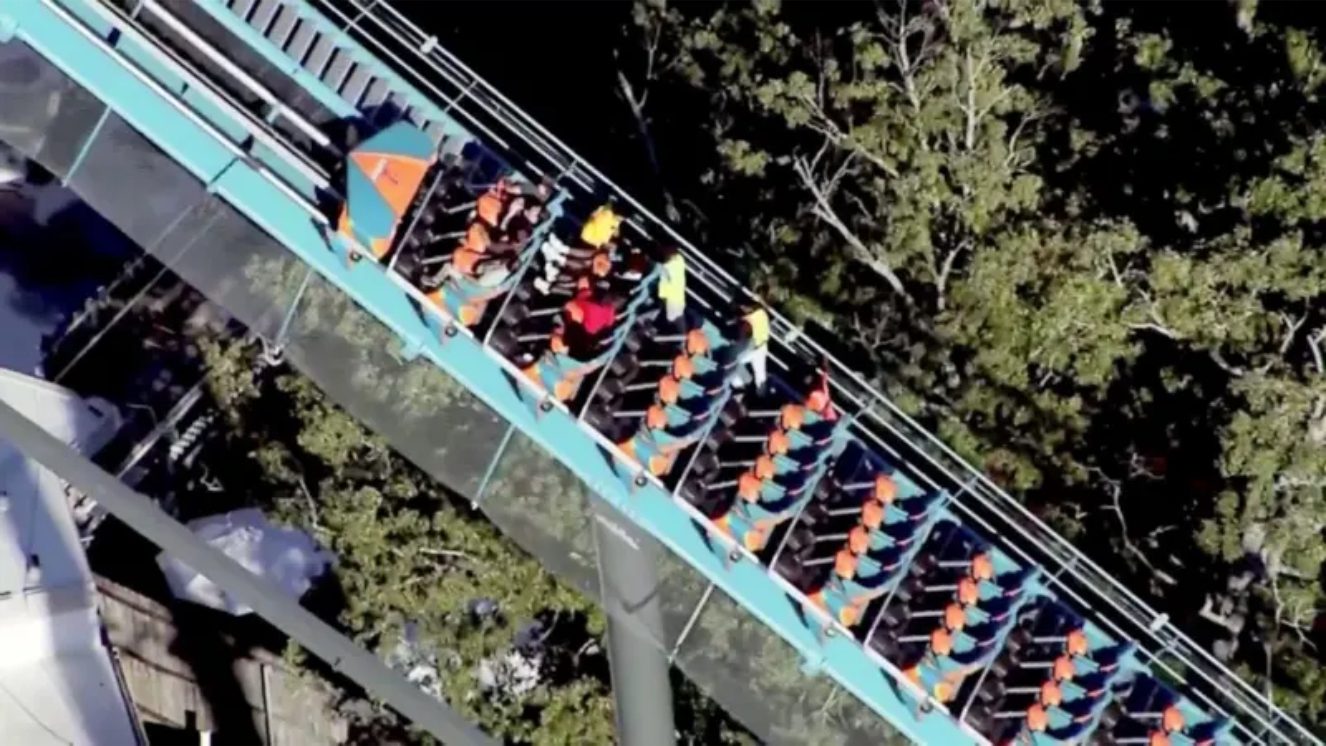 Un muerto y varios heridos tras un accidente en una montaña rusa de un parque Six Flags en EE.UU.